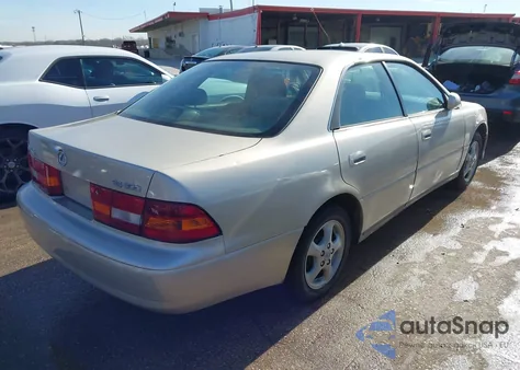 1998 Lexus Es 300 from USA, damaged, VIN JT8BF28G0W5033921